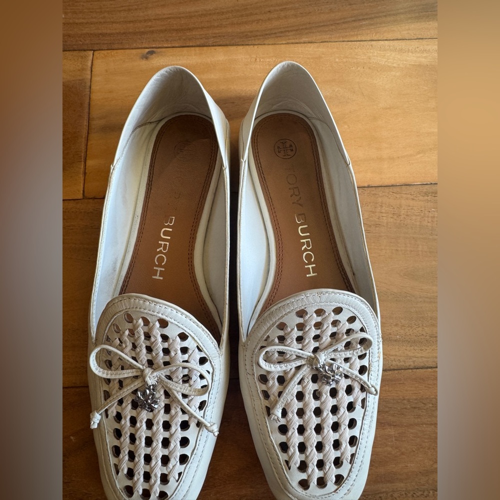 Tory Burch Cream Perforated Leather Loafers with Bow - Picture 4 of 7